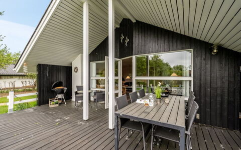 Wenche - 600M to the Fjord: Dach, Haus, Zuhause, Hütte, Tür, Abstellgleis, Deck, Veranda, Planke, Hartholz
