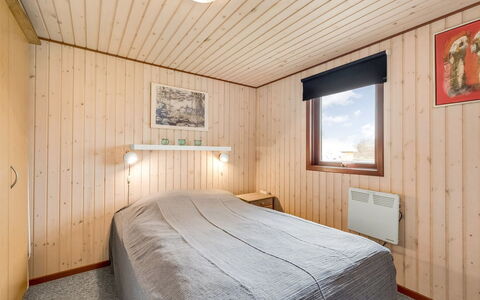 Hoghni - 850M to the Fjord: Schlafzimmer, Holz, Bett, Fussboden, Decke, Flooring, Bettdecke, Interior Design, Zimmer, Bedding
