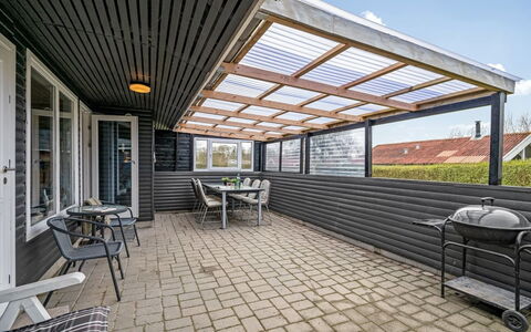 Hoghni - 850M to the Fjord: Holz, Die Architektur, Möbel, Zuhause, Verbundwerkstoff, Veranda, Gartenmöbel, Deck, Schatten, Glas
