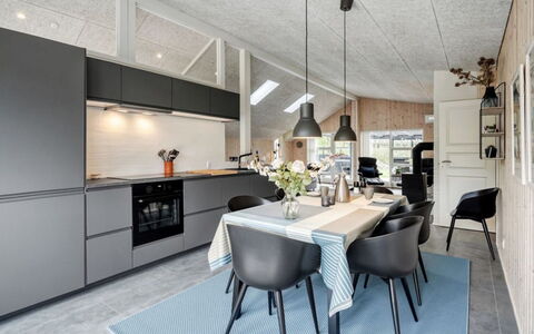 Gustaf - 400M to the Fjord: Interior Design, Küche, Decke, Flooring, Möbel, Light Fixture, Küche & Esszimmer Tisch, Beleuchtung, Fussboden, Countertop