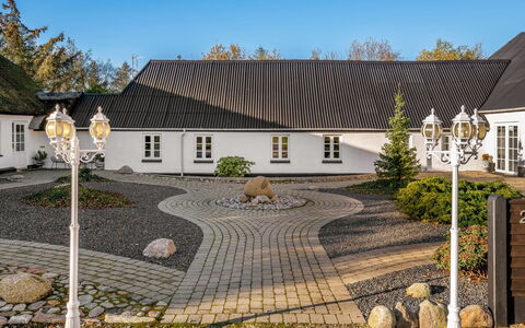 Fintan - 2Km to the Fjord: Möbel, Holz, Interior Design, Flooring, Fussboden, Stuhl, Zimmer, Decke, Wohnzimmer, Wohnung