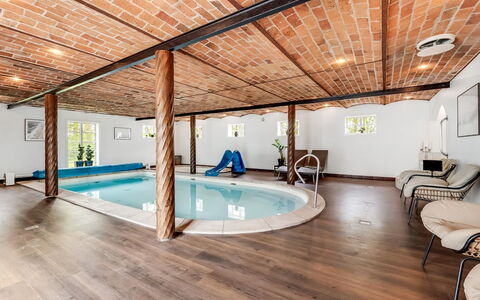 Fintan - 2Km to the Fjord: Flooring, Fussboden, Holz, Interior Design, Decke, Möbel, Holzboden, Resort, Schwimmbad, Holzbeize