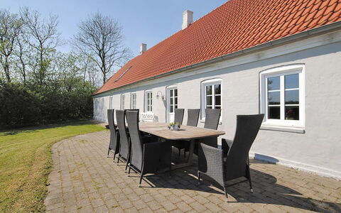 Alois - 1Km to the Fjord: Dach, Haus, Zuhause, Hütte, Tür, Abstellgleis, Deck, Veranda, Planke, Hartholz