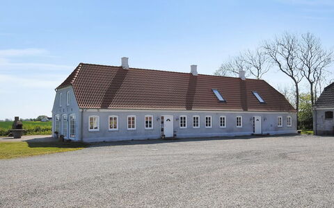 Alois - 1Km to the Fjord: Dach, Haus, Zuhause, Hütte, Tür, Abstellgleis, Deck, Veranda, Planke, Hartholz