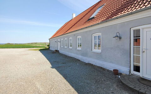 Alois - 1Km to the Fjord: Dach, Haus, Zuhause, Hütte, Tür, Abstellgleis, Deck, Veranda, Planke, Hartholz
