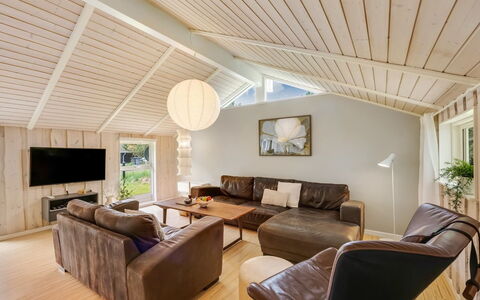 Sæby 670: Interior Design, Flooring, Möbel, Holz, Couch, Fussboden, Decke, Holzboden, Wohnzimmer, Zuhause