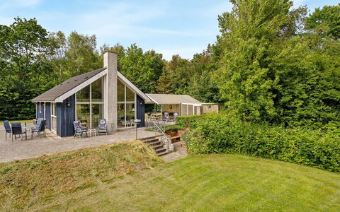 Ødger - 150M to the Fjord: Wohngebiet, Dach, Vorort, Auffahrt, Estate, Kamin