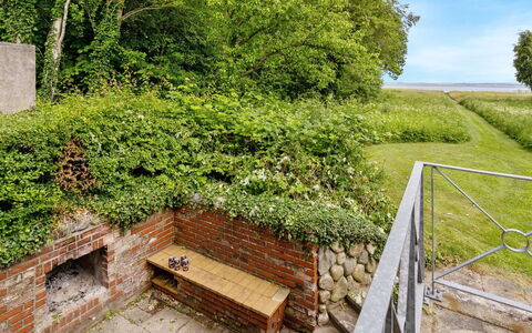 Ødger - 150M to the Fjord: Wohngebiet, Dach, Vorort, Auffahrt, Estate, Kamin