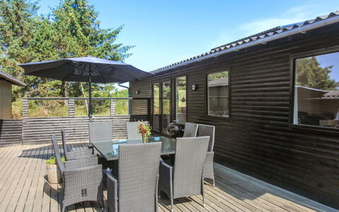 Druscilla - 650M from the Sea: Holz, Zuhause, Veranda, Deck, Hartholz, Dach, Holzbeize, Holzboden, Eco Hotel