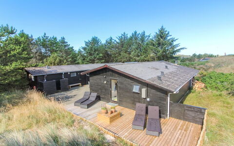 Druscilla - 650M from the Sea: Holz, Zuhause, Veranda, Deck, Hartholz, Dach, Holzbeize, Holzboden, Eco Hotel
