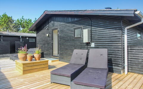 Druscilla - 650M from the Sea: Holz, Zuhause, Veranda, Deck, Hartholz, Dach, Holzbeize, Holzboden, Eco Hotel
