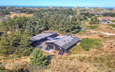 Druscilla - 650M from the Sea: Holz, Zuhause, Veranda, Deck, Hartholz, Dach, Holzbeize, Holzboden, Eco Hotel