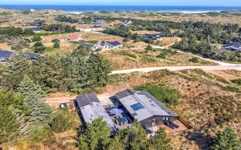 Druscilla - 650M from the Sea: Holz, Zuhause, Veranda, Deck, Hartholz, Dach, Holzbeize, Holzboden, Eco Hotel