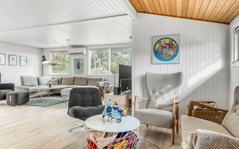 Druscilla - 650M from the Sea: Holz, Zuhause, Veranda, Deck, Hartholz, Dach, Holzbeize, Holzboden, Eco Hotel