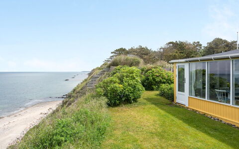 Orwik - 30M from the Sea: Möbel, Interior Design, Flooring, Holz, Fussboden, Decke, Holzboden, Stuhl, Tabelle, Beleuchtung
