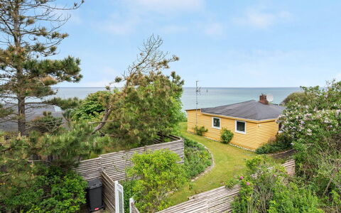 Orwik - 30M from the Sea: Möbel, Interior Design, Flooring, Holz, Fussboden, Decke, Holzboden, Stuhl, Tabelle, Beleuchtung