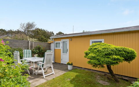 Orwik - 30M from the Sea: Möbel, Interior Design, Flooring, Holz, Fussboden, Decke, Holzboden, Stuhl, Tabelle, Beleuchtung
