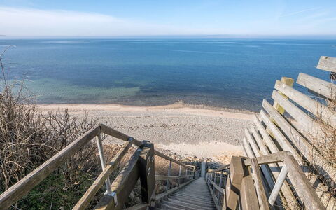 Orwik - 30M from the Sea: Möbel, Interior Design, Flooring, Holz, Fussboden, Decke, Holzboden, Stuhl, Tabelle, Beleuchtung