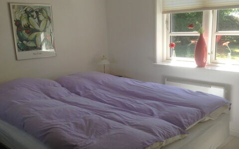 Jeip - 400M to the Fjord: Bett, Schlafzimmer, Möbel, Bedding, Bettdecke, Fussboden, Linens, Flooring, Interior Design, Textil