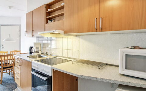 Ahvo - 22Km from the Sea: Flooring, Interior Design, Küche, Countertop, Küchengerät, Fussboden, Möbel, Major Appliance, Holz, Cabinetry