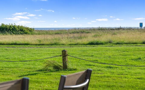 Antomine - 100M from the Sea: Holz, Garten, Hinterhof, Grundstueck, Zuhause, Dach, Schatten, Deck, Hartholz, Garten