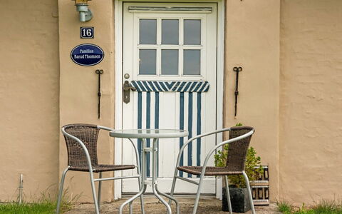 Thorarin - 25Km from the Sea: Dach, Haus, Grundstueck, Zuhause, Hütte, Estate, Gartenbauten, Schatten, Blockhaus, Landscaping