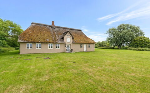 Thorarin - 25Km from the Sea: Dach, Haus, Grundstueck, Zuhause, Hütte, Estate, Gartenbauten, Schatten, Blockhaus, Landscaping