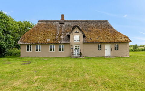 Thorarin - 25Km from the Sea: Dach, Haus, Grundstueck, Zuhause, Hütte, Estate, Gartenbauten, Schatten, Blockhaus, Landscaping