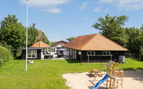 Gabriele - 17Km from the Sea: Dach, Zuhause, Tür, Hütte, Schatten, Abstellgleis, Garten, Estate, Hinterhof