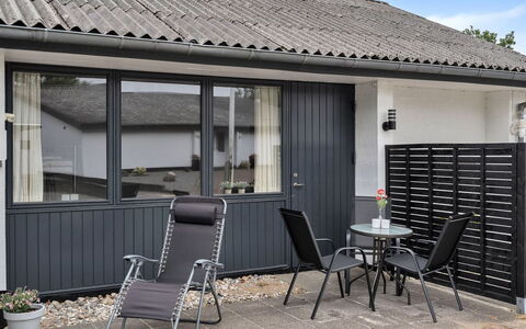 Iida - 20Km from the Sea: Möbel, Interior Design, Stuhl, Flooring, Tabelle, Resort, Fussboden, Decke, Zimmer, Eco Hotel