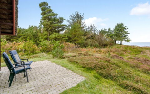 Ingeborg - 100M to the Fjord: Dach, Haus, Zuhause, Hütte, Abstellgleis, Estate, Auffahrt, Gartenbauten, Garten, Schuppen