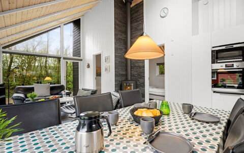 Ketilbiorn - 1.2Km to the Fjord: Interior Design, Decke, Zuhause, Stuhl, Küche & Esszimmer Tisch, Hütte, Zimmerpflanze, Wohnzimmer, Light Fixture, Hartholz