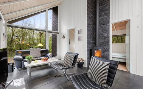 Ketilbiorn - 1.2Km to the Fjord: Interior Design, Holz, Möbel, Wohnzimmer, Decke, Zuhause, Flooring, Couch, Fussboden, Zimmer