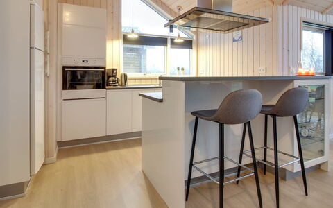 Gertrude - 1.1Km to the Fjord: Flooring, Interior Design, Möbel, Countertop, Küche, Holz, Light Fixture, Decke, Fussboden, Holzboden