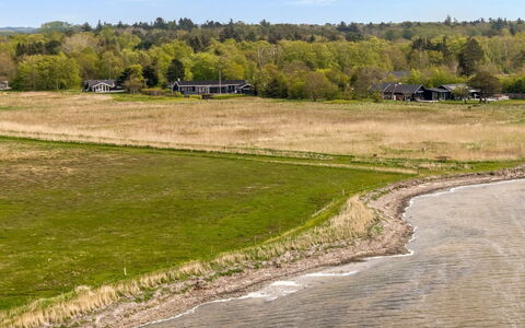 Eske - 200M to the Fjord: Gras, Wiese, Landschaft, Ökoregion, Einfach, Pflanzengemeinschaft, Grundstueck, Gartenmöbel, Prärie, Shrubland