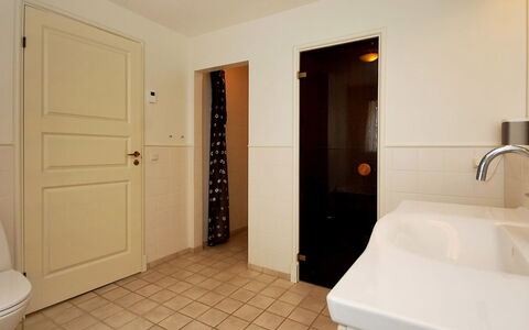 Alita - 1.2Km from the Sea: Flooring, Fussboden, Armatur, Badezimmer, Wand, Interior Design, Decke, Zapfhahn, Installation, Bad Sink