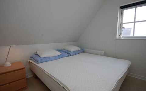 Alita - 1.2Km from the Sea: Schlafzimmer, Fussboden, Bett, Flooring, Bettdecke, Bedding, Linens, Bettrahmen, Zimmer