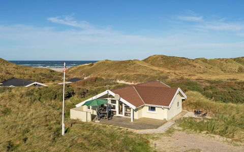 Matias - 150M from the Sea: Wohngebiet, Dach, Vorort, Auffahrt, Estate, Kamin