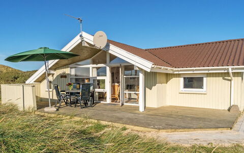 Matias - 150M from the Sea: Wohngebiet, Dach, Vorort, Auffahrt, Estate, Kamin
