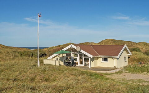 Matias - 150M from the Sea: Wohngebiet, Dach, Vorort, Auffahrt, Estate, Kamin