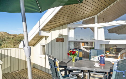 Matias - 150M from the Sea: Wohngebiet, Dach, Vorort, Auffahrt, Estate, Kamin
