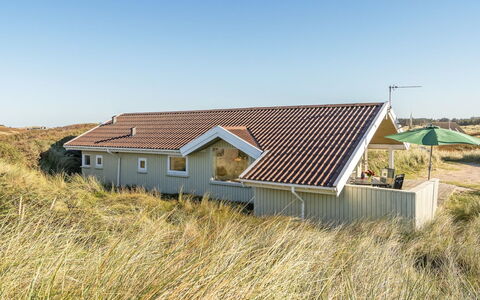 Matias - 150M from the Sea: Wohngebiet, Dach, Vorort, Auffahrt, Estate, Kamin