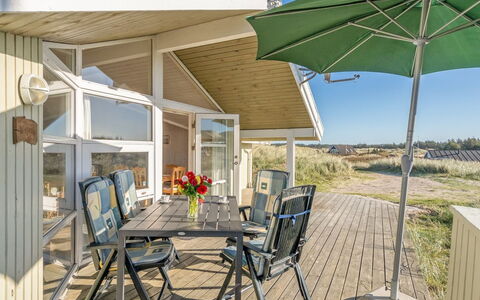 Matias - 150M from the Sea: Wohngebiet, Dach, Vorort, Auffahrt, Estate, Kamin