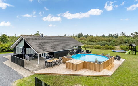 Asel - 4Km from the Sea: Blau, Strauch, Hütte, Ground, Garten, Estate, Schatten, Landscaping, Bauernhaus, Eco Hotel
