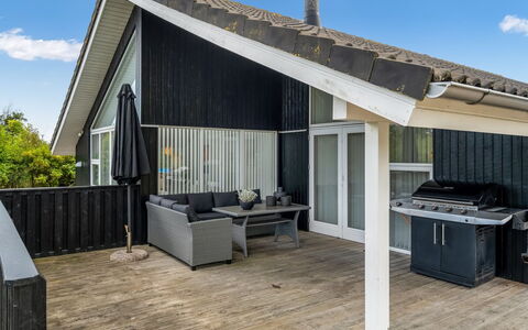 Asel - 4Km from the Sea: Blau, Strauch, Hütte, Ground, Garten, Estate, Schatten, Landscaping, Bauernhaus, Eco Hotel