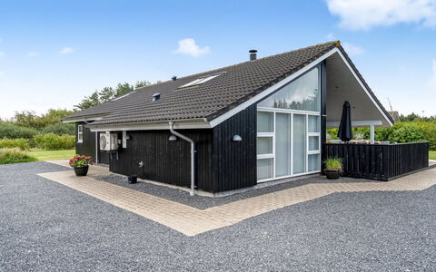 Asel - 4Km from the Sea: Blau, Strauch, Hütte, Ground, Garten, Estate, Schatten, Landscaping, Bauernhaus, Eco Hotel