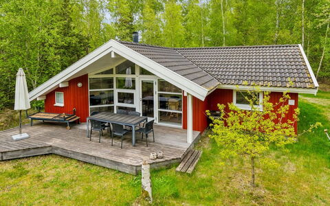 Niglæs - 700M from the Sea: Schwimmbad, Gartenmöbel, Möbel, Resort, Flagstone, Eco Hotel, Schatten, Stuhl, Freizeit, Estate