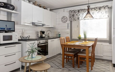 Riekko: Möbel, Interior Design, Küche, Flooring, Küchengerät, Holz, Countertop, Major Appliance, Fussboden, Decke