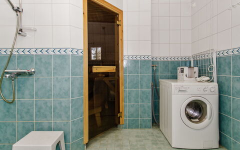Saunaharju 7: Bett, Möbel, Schlafzimmer, Interior Design, Bedding, Bettdecke, Flooring, Holz, Fussboden, Zimmer