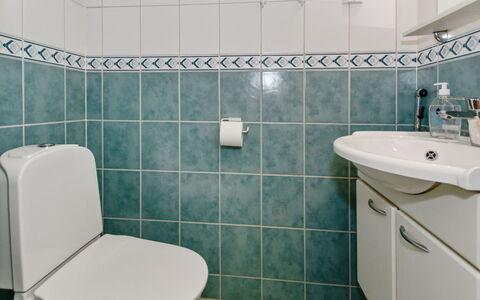 Saunaharju 7: Bett, Möbel, Schlafzimmer, Interior Design, Bedding, Bettdecke, Flooring, Holz, Fussboden, Zimmer
